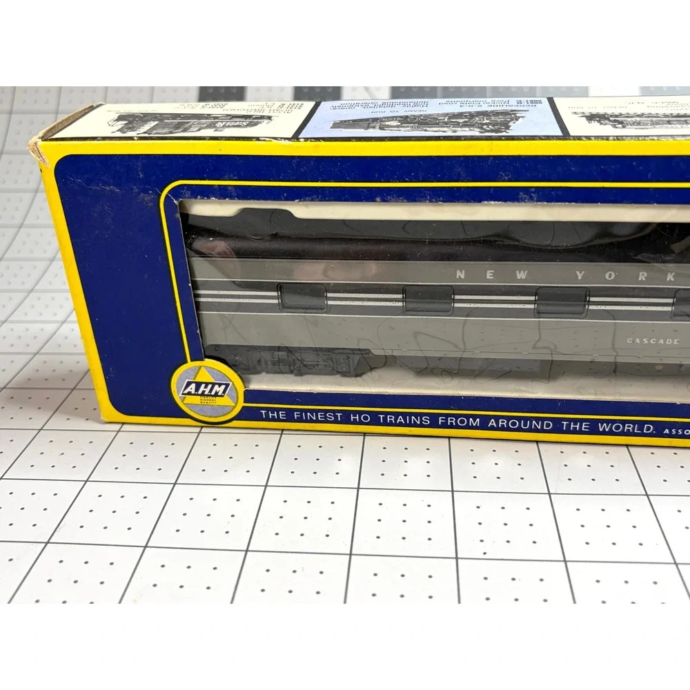 AHM Rivarossi HO Scale NYC New York Central Cascade Valley 1930 Sleeper 6401-CE - Picture 2 of 8